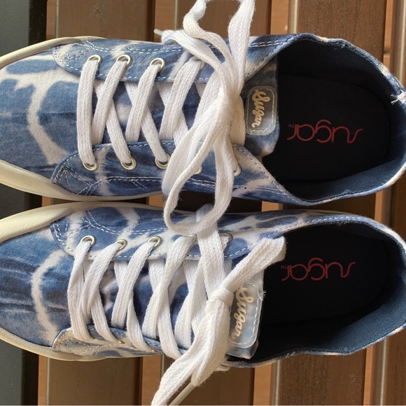 Sugar Festival Tie Dye Lace-Up Sneakers Blue Size 8 NWOT In Box - Picture 6 of 12